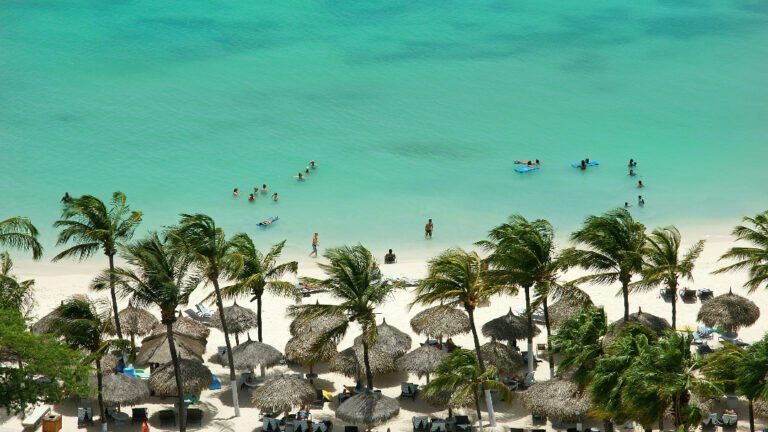 Aruba, la ‘Isla Feliz’, cada vez más cerca de los colombianos