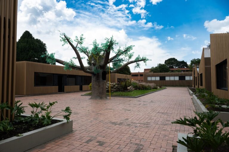 Inspired Education abre su Preescolar Grimm’s, construido con materiales reciclados