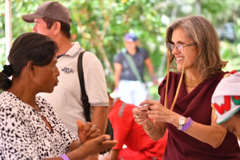 Pequeñas acciones, grandes cambios:  Relatos para la transformación social