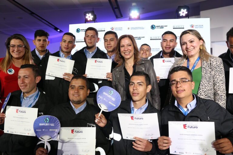 Casi 10.000 jóvenes lograron empleo formal gracias a programa de AmCham Colombia