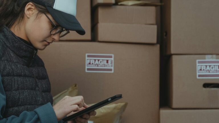 Cómo gestionar inventarios de manera efectiva y reduciendo costos en las empresas