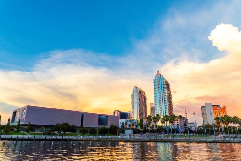 Visit Tampa Bay celebra el éxito del pase para recorrer el Riverwalk en Tampa