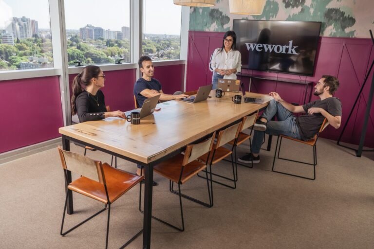 41% de los colombianos recorren entre 10 y 50 kilómetros para llegar a sus oficinas