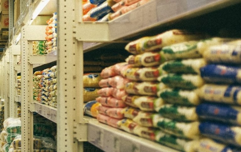 El 41% de los tenderos en Colombia consideran que las tiendas de descuento son sus principales competidores en el negocio