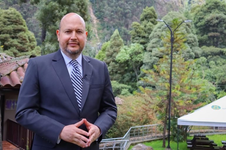 Mario Posada García-Peña es reelecto como rector de la Universidad de América para el periodo 2024 – 2029