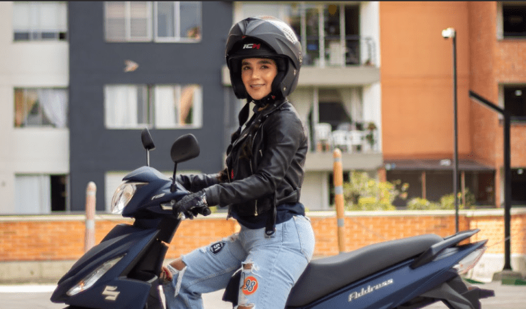 ¿Sirve cualquier casco para manejar motocicleta?