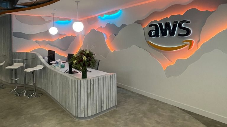 AWS supera objetivo de capacitación gratuita en habilidades de nube: 31 millones de alumnos y contando