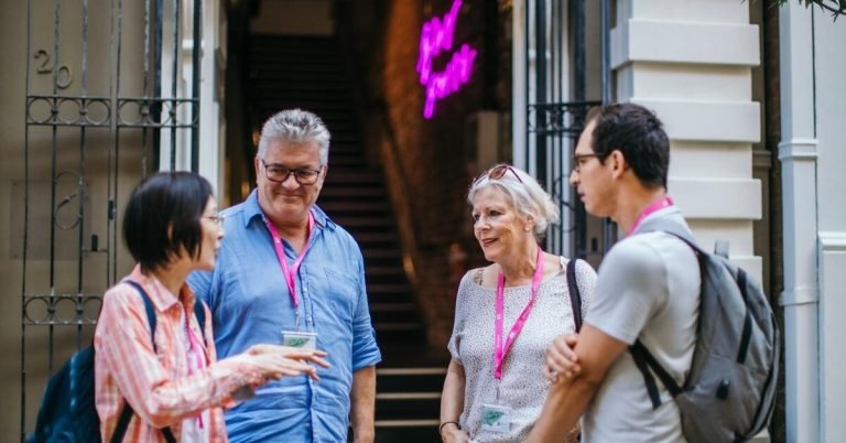 13,5 millones de colombianos: economía plateada nuevo mercado para educación, finanzas y más