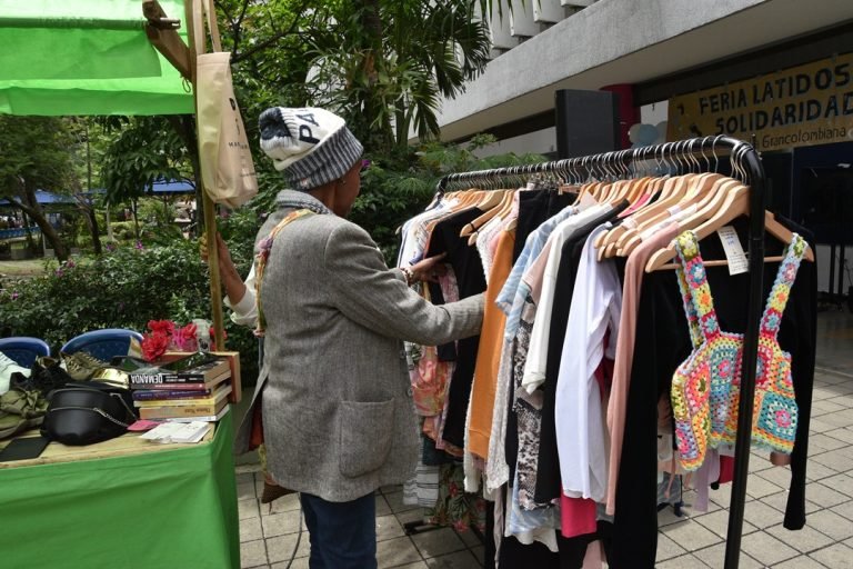 Investigación revela detalles sobre la calidad de vida y las condiciones financieras de los comerciantes informales en Colombia