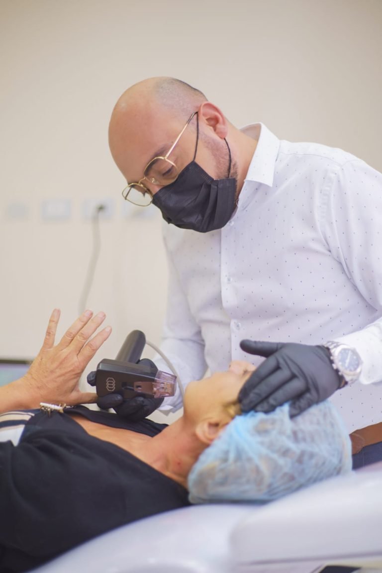 Nueve hábitos que pueden retardar el envejecimiento y disminuir las líneas de expresión en el rostro, según expertos