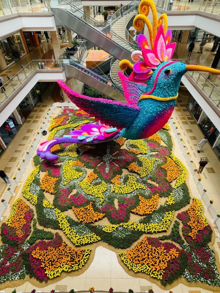 El Centro Comercial Santafé florece con la 4ª edición del Jardín del Encanto: un oasis urbano llega a Bogotá