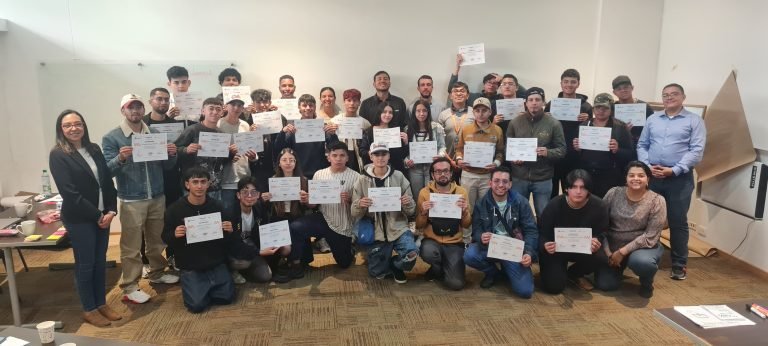 Vertiv apoya a la fuerza laboral tecnológica de jóvenes colombianos a través de formación en STEM