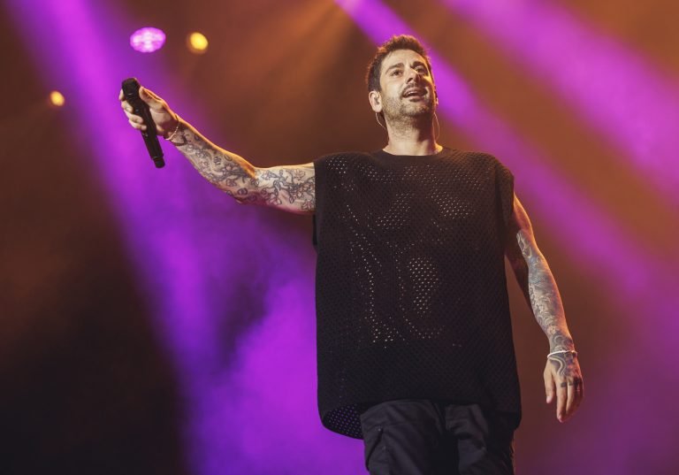 Melendi llega a Bucaramanga y Medellín con su gira 20 años sin noticias