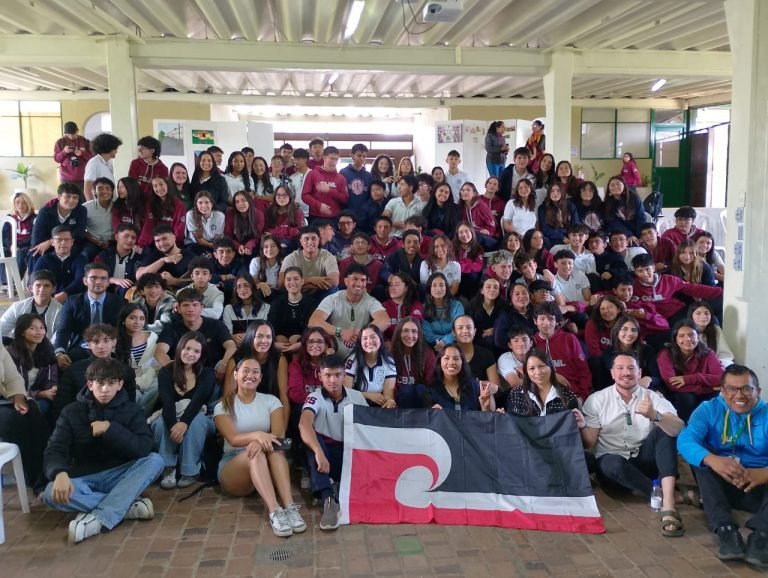 El Colegio Bilingüe José Max León realizó el “Primer Encuentro Indígena Colombo Neozelandes: por el intercambio y legitimización de saberes”.