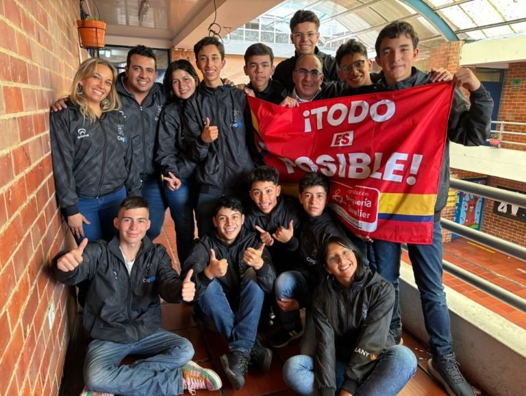 Estudiantes de colegio público de Cundinamarca representaron a Colombia y Latinoamérica en competencia de robótica en Japón