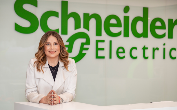 “El futuro no está en consumir menos datos, sino en procesarlos de forma más eficiente”: Marta Sánchez, de Schneider Electric