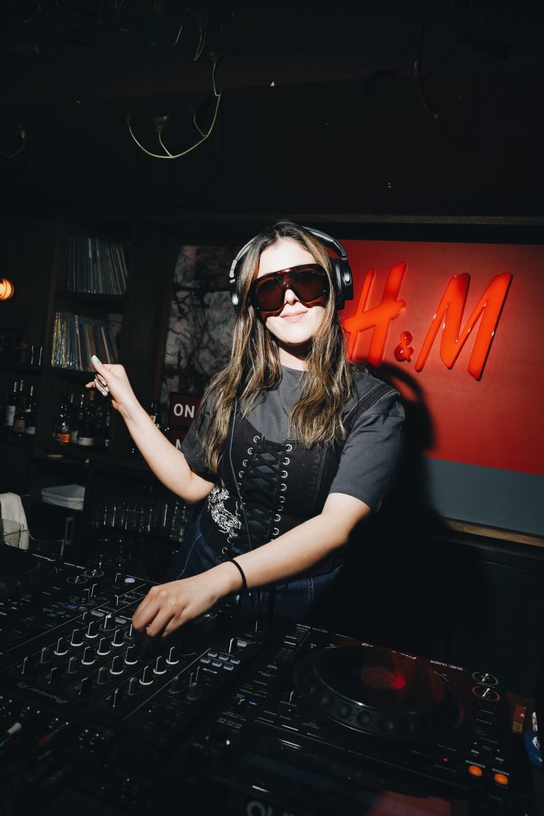 H&M y Vogue cierran Colombiamoda con una fiesta que celebra la moda, la música y el talento local