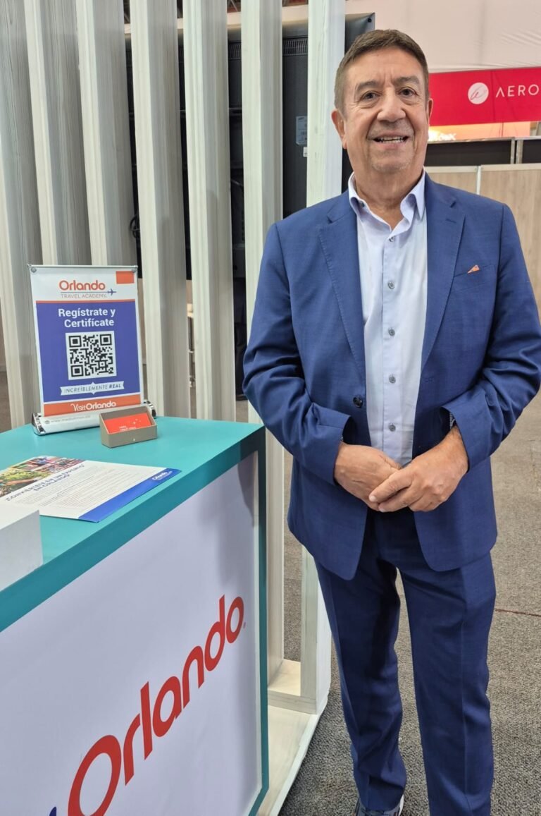Entrevista a Leo Salazar, gerente de relaciones públicas de Visit Orlando en Anato