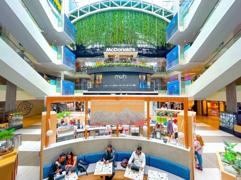 Atlantis: 26 años siendo puerta y protagonista del comercio en Bogotá