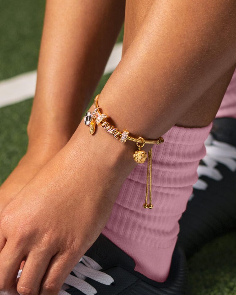 Pandora se une a la temporada mundialista con joyas que inmortalizan la pasión por el fútbol
